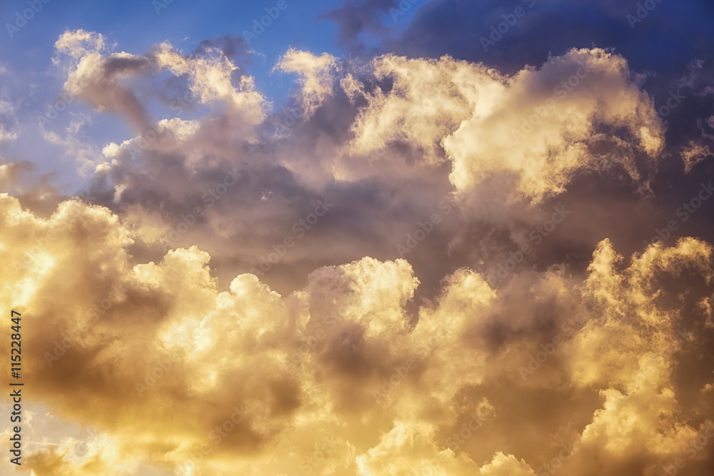 Obraz premium beautiful cloudscape at sunset
