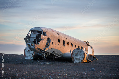 Obraz na plátně The abandoned DC-3 Airplane on Solheimasandur beach