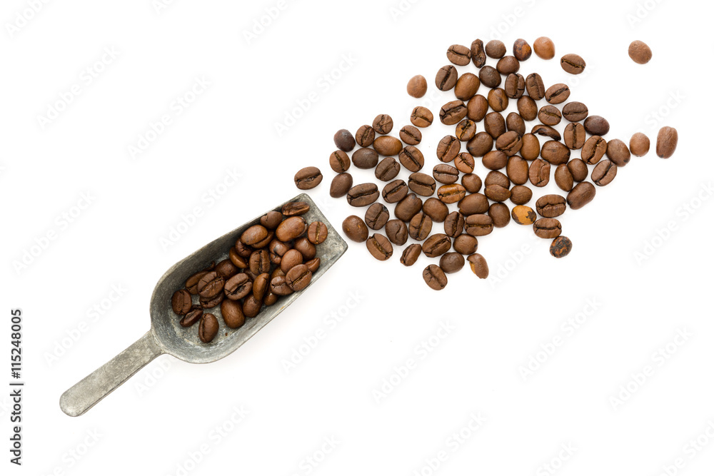 Obraz premium Coffee beans isolated on white background. 