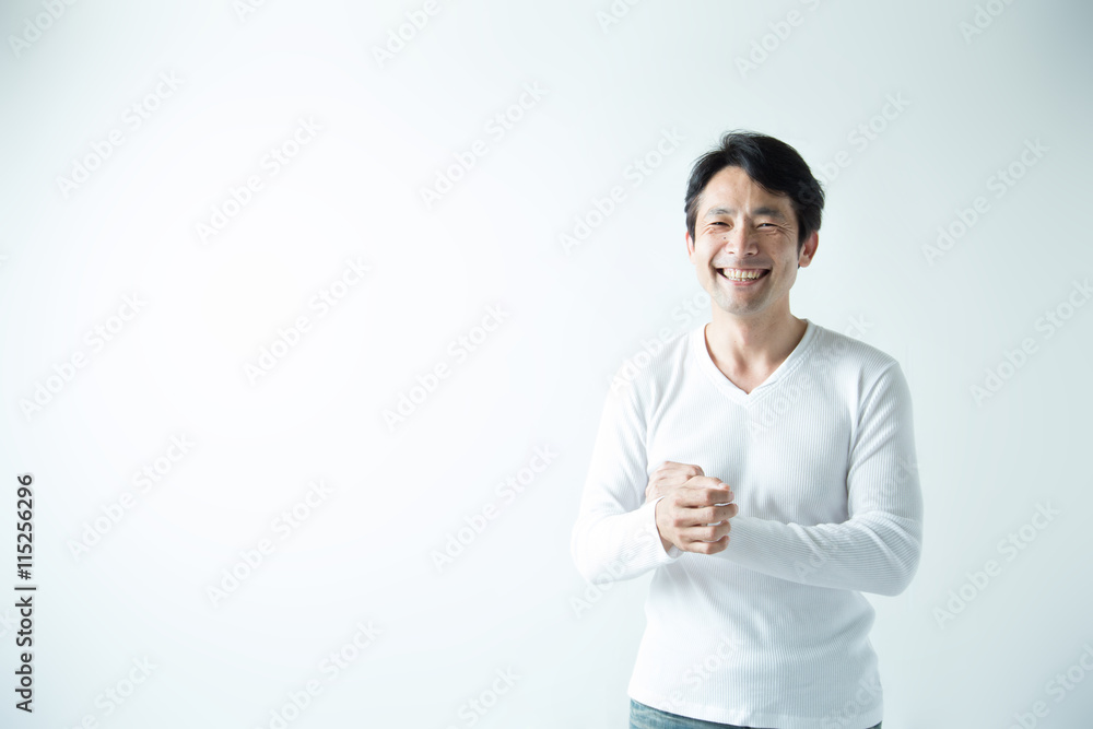 カジュアルポートレート・ミドル男性 (白バック)