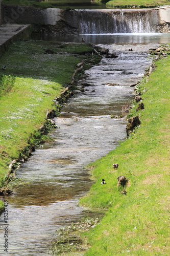 corso d'acqua torrente di montagna photo