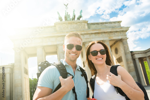 Canvas Print Happy Young Couple