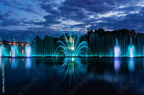 Εκτύπωση καμβά Night magic show of fountains on the central waterfront Roshen