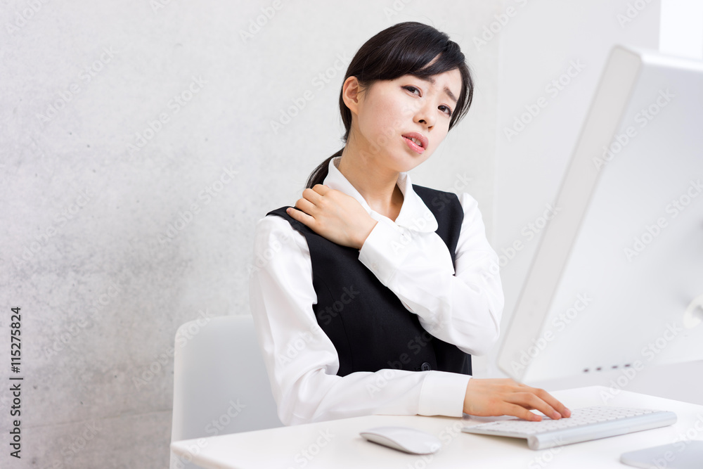 仕事に疲れた女性 仕事に疲れた女性