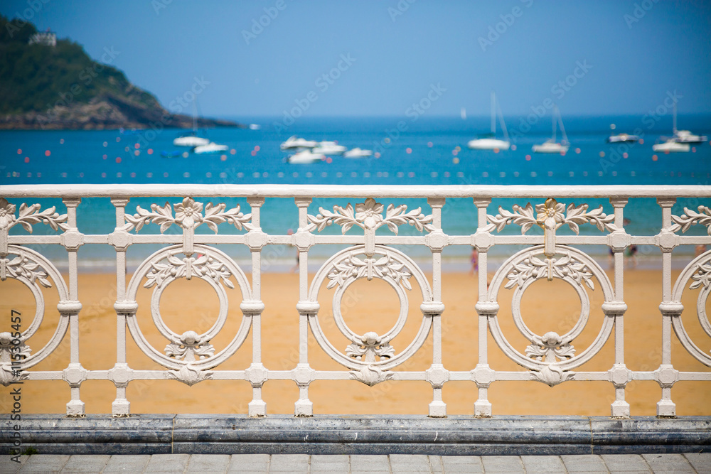 Fototapeta premium Balustrada plaży La Concha