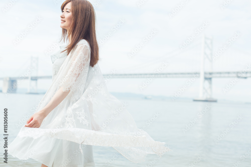 海辺の女性 海辺の女性