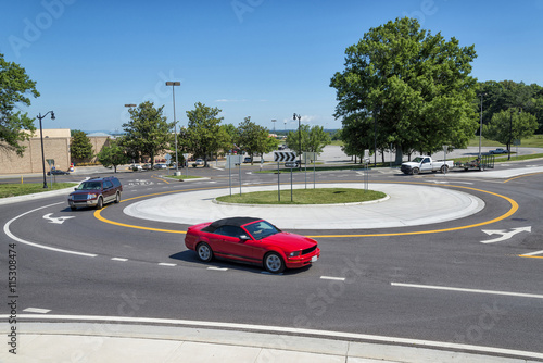 Photos Traffic Roundabout  With Vehicles Driving Around It