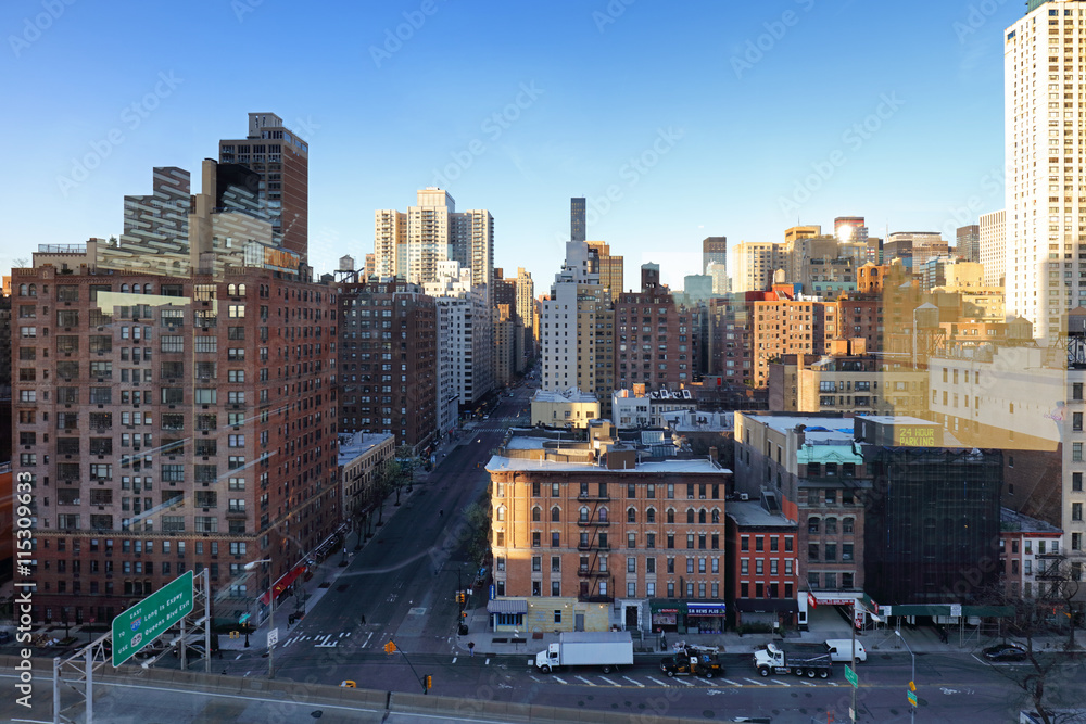 Naklejka premium New york residential building by east river from roosevelt islan