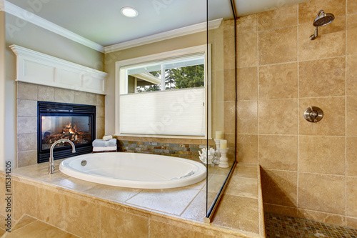 Classic American bathroom with whithe bath tub