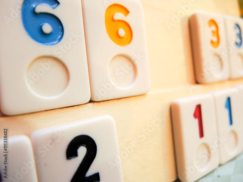 Εκτύπωση καμβά rummy game cards displayed on a board