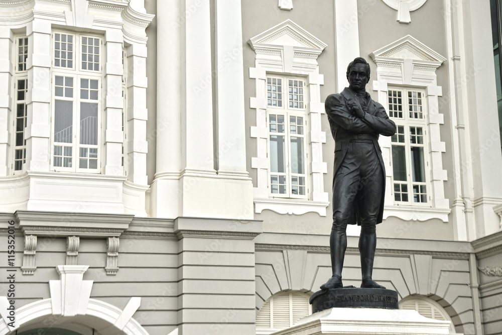 Statue of Sir Stamford Raffles (the founder of the modern Singapore) outside the Victoria Concert Hall. Statue of Sir Stamford Raffles (the founder of the modern Singapore) outside the Victoria Concert Hall.