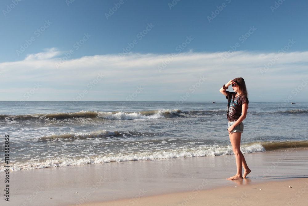 Fototapeta premium Woman on the beach