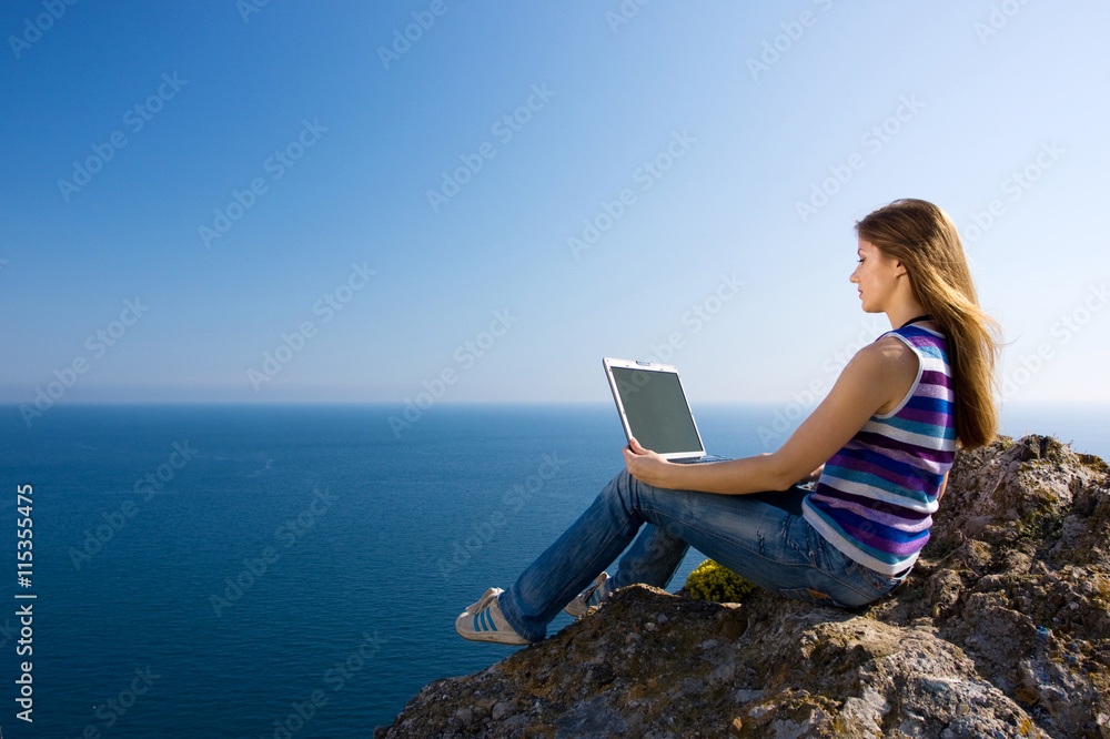 woman with laptop and sea