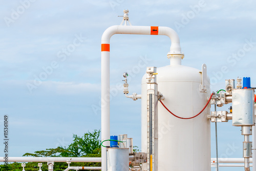 water vessel seal drum prevent flare backfire in oil and gas pro