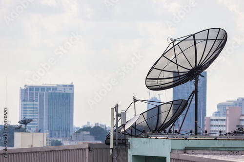 Slika na platnu Satellite damaged and antenna on the old building.