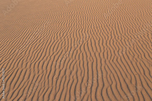 Sandstrand mit Wellenmuster