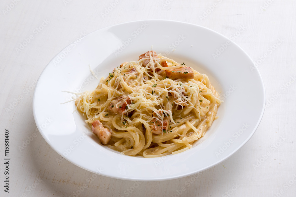 spaghetti carbonara in white plate
