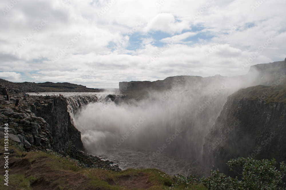 Islanda: la cascata Dettifoss il 20 agosto 2012. Dettifoss, la cascata dell'Acqua che Rovina, è più grande d'Europa con una larghezza di 100 metri e un salto di 40 metri Islanda: la cascata Dettifoss il 20 agosto 2012. Dettifoss, la cascata dell'Acqua che Rovina, è più grande d'Europa con una larghezza di 100 metri e un salto di 40 metri