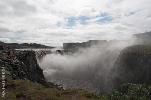 Fototapeta Naklejka Na Ścianę i Meble -  Islanda: la cascata Dettifoss il 20 agosto 2012. Dettifoss, la cascata dell'Acqua che Rovina, è più grande d'Europa con una larghezza di 100 metri e un salto di 40 metri