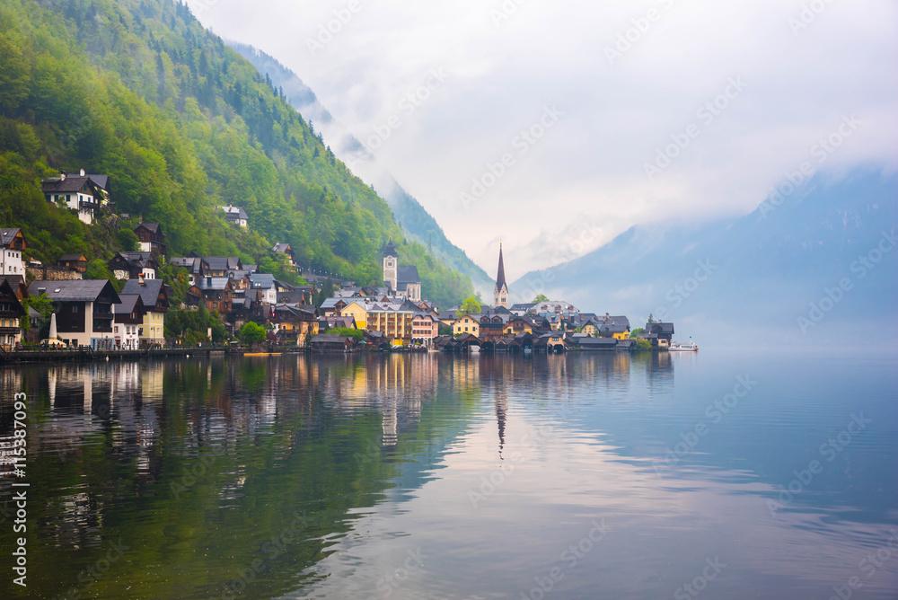 Obraz premium Scenic View of Hallstatt Austria