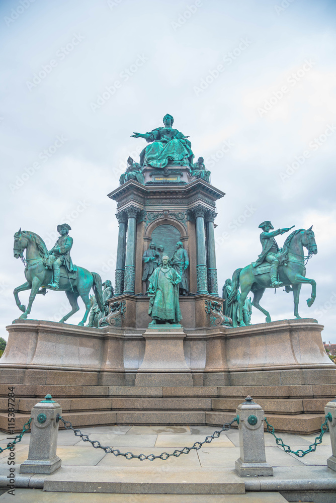 Obraz premium The Maria Theresa Monument - Austria