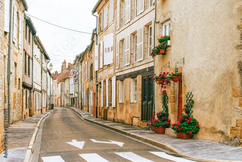 Fototapeta Naklejka Na Ścianę i Meble -  Street scene in the old French village Langres