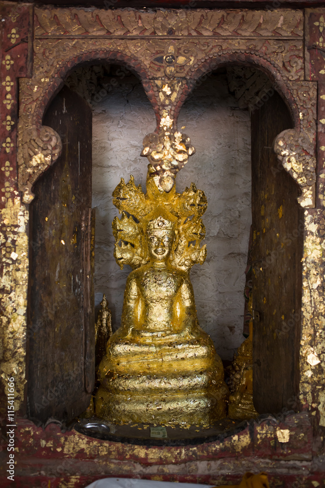 Obraz premium close up Buddha statue gilded in the measure