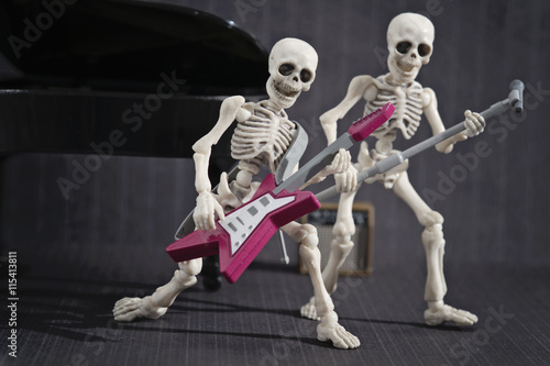 Two skeleton playing rock music