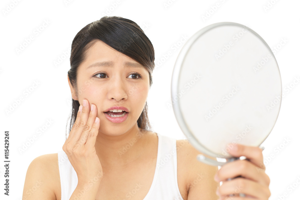 お肌が気になる女性 お肌が気になる女性