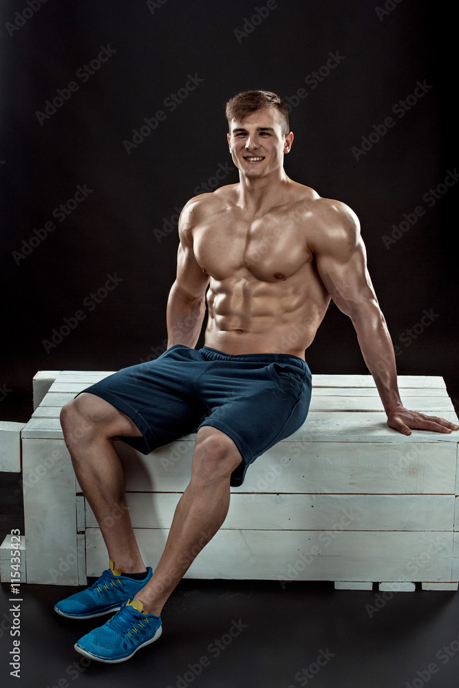 Obraz premium Young Muscular man