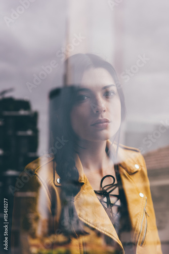 Foto Double exposure of young beautiful caucasian brown hai rowman looking camera pen