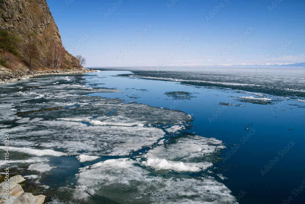 Obraz premium Baikal in the south almost melted
