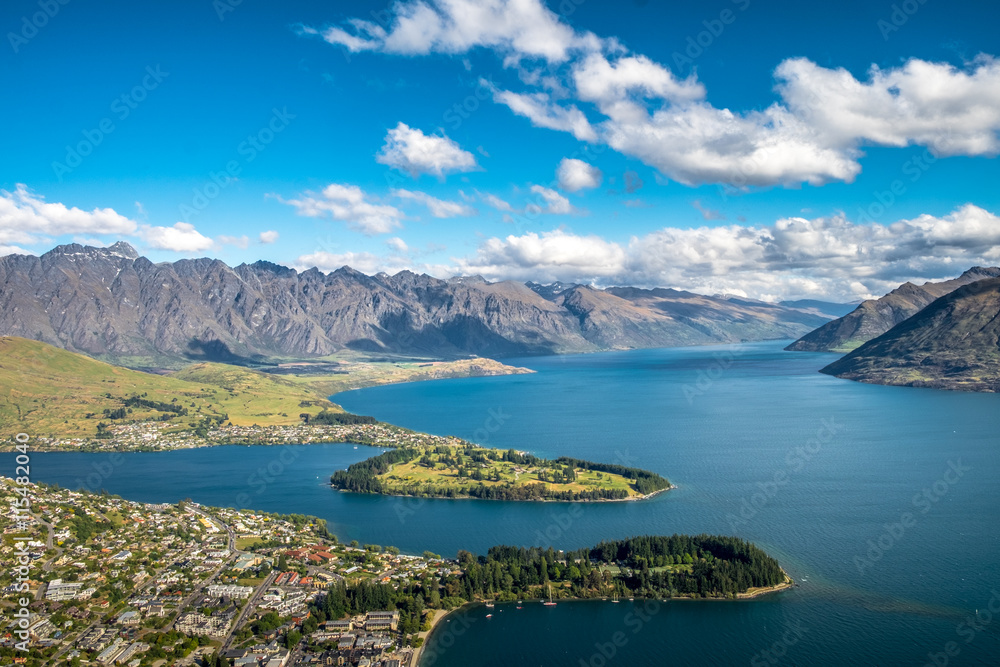 Naklejka premium Aerial Cityscape View of Queenstown, New Zealand. Aerial view Queenstown downtown skyscraper.