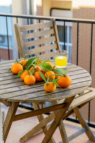 Fototapeta Naklejka Na Ścianę i Meble -  fresh mandarines with juice