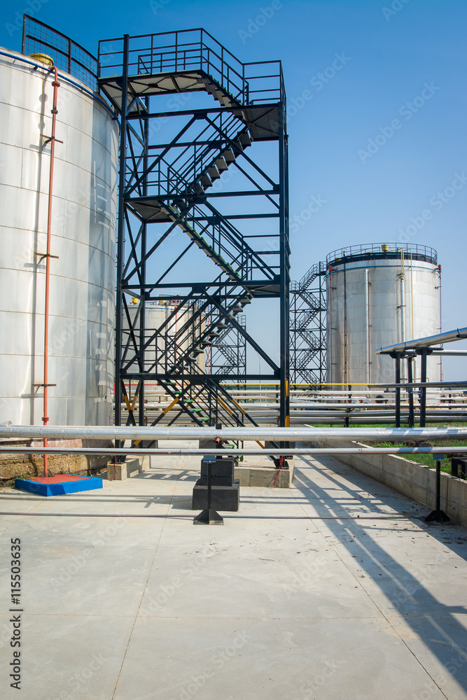 Obraz premium Gas tank in oil Processing Plant