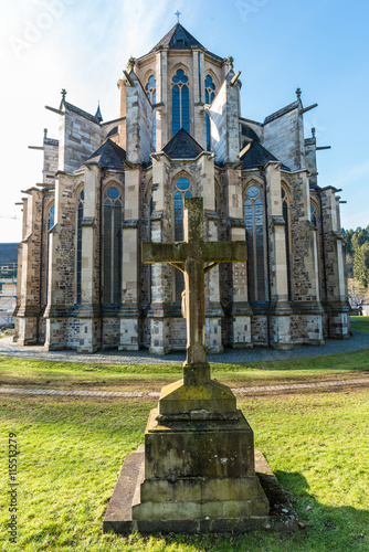 Kreuz vor dem Altenberger Dom photo