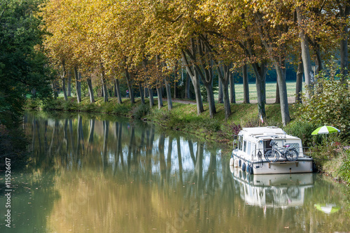 Bild auf Leinwand houseboat