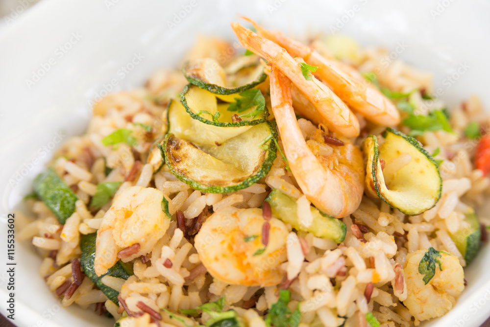 Risotto integrale con gamberi e zucchine, Mediterranean Cuisine Risotto integrale con gamberi e zucchine, Mediterranean Cuisine