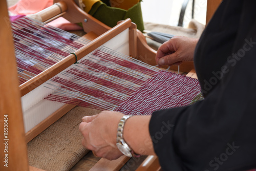 tessere la lana telaio lana maglioni sciarpe tappeto telaio sarta  photo