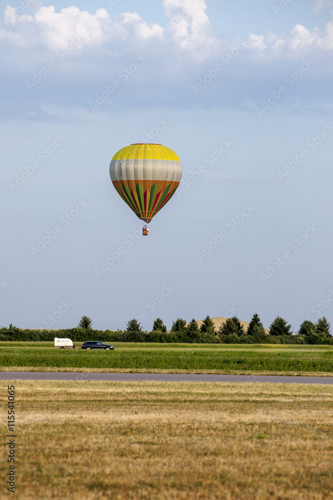 Obraz premium Vol en montgolfière