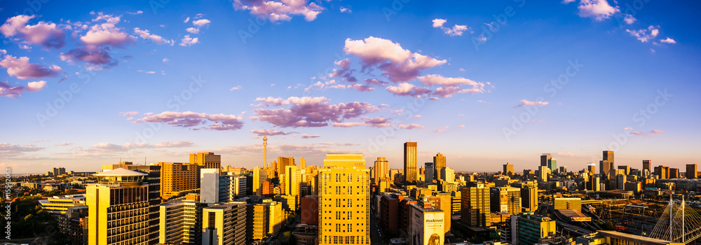 Johannesburg city looking eastwards, in the afternoon sunshine. - obrazy, fototapety, plakaty 