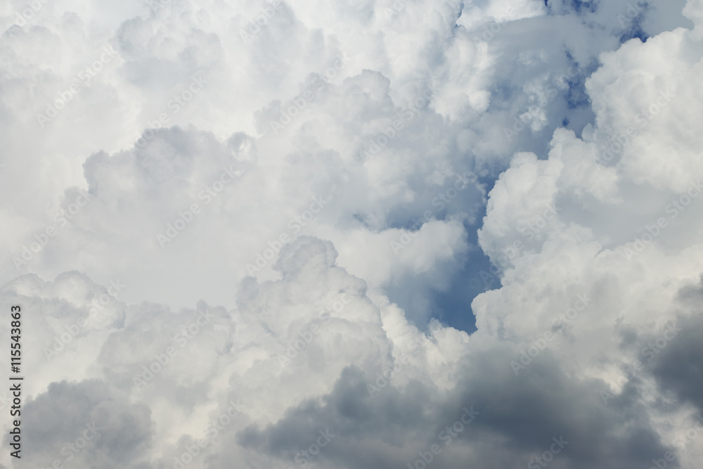 Naklejka premium Sky with clouds as background. Texture thundercloud at close range.