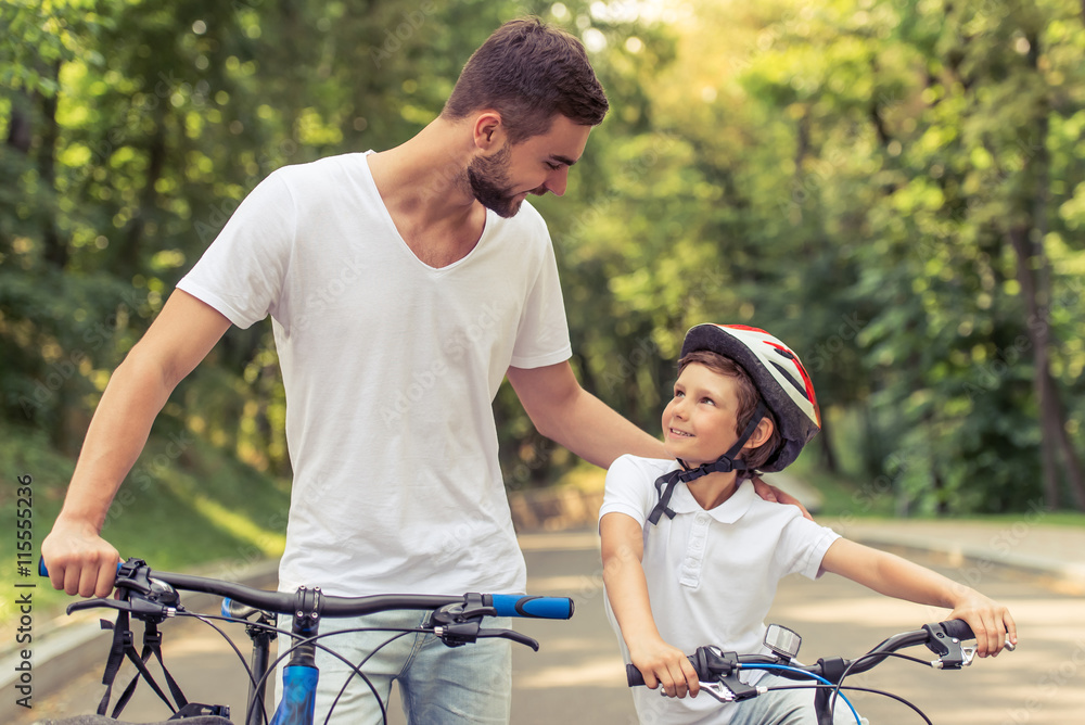 Obraz premium Dad and son cycling