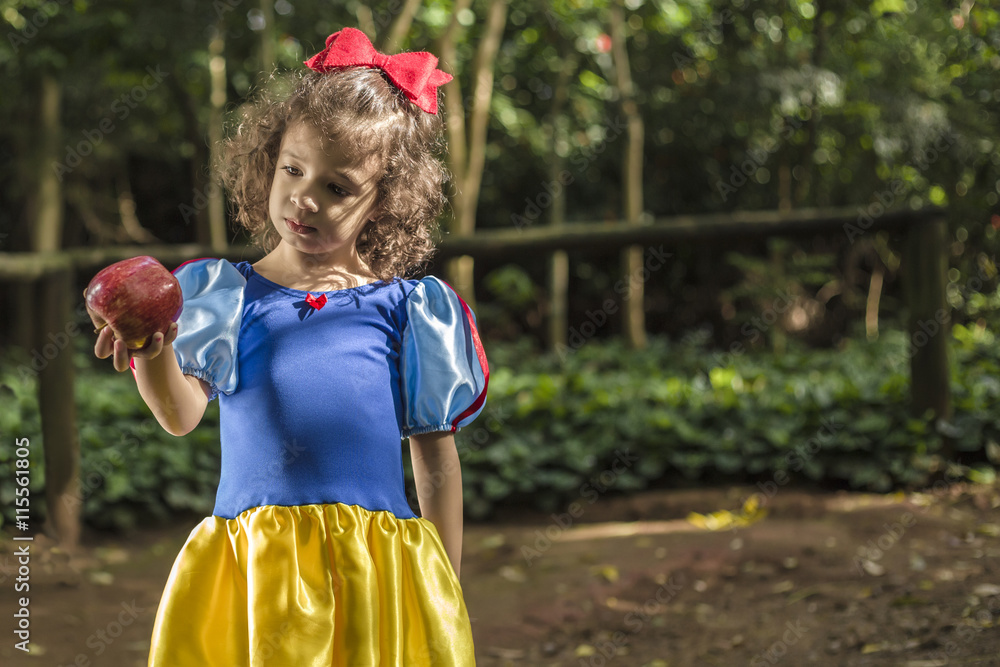 Young Snow White looking to an apple - obrazy, fototapety, plakaty 