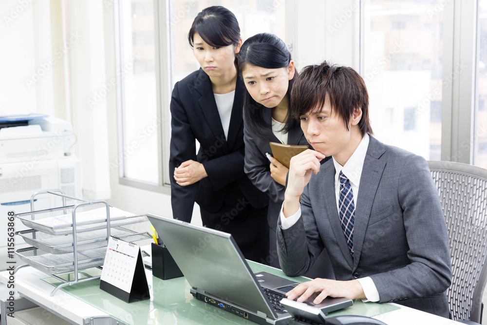 asian businesspeople working in the office asian businesspeople working in the office