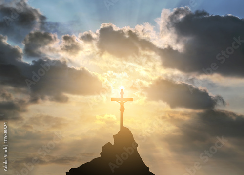 Billede på lærred Sunlit Cross on Hill at Sunrise