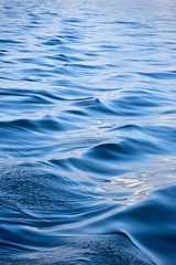 Canvas schilderij Blauw Golvende zeegolven in oceaan  © Lars Johansson