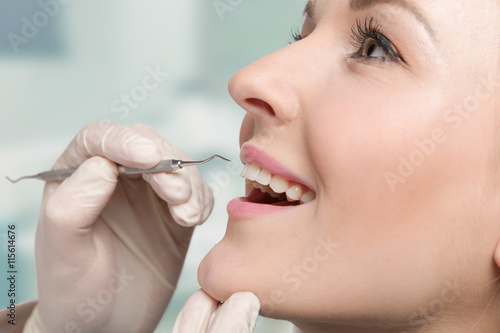 Untersuchung beim Zahnarzt