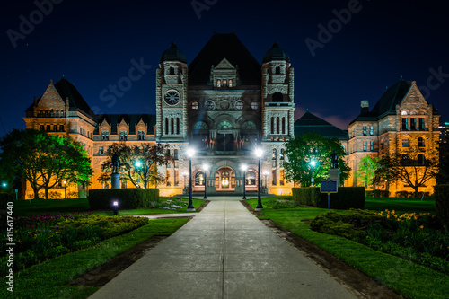 Fotografie The Legislative Assembly of Ontario at night, at Queen's Park, i