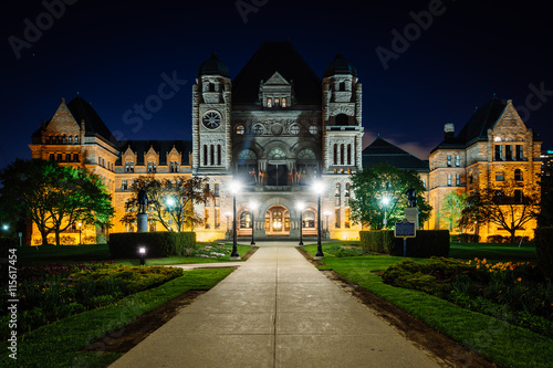 Fotografie The Legislative Assembly of Ontario at night, at Queen's Park, i